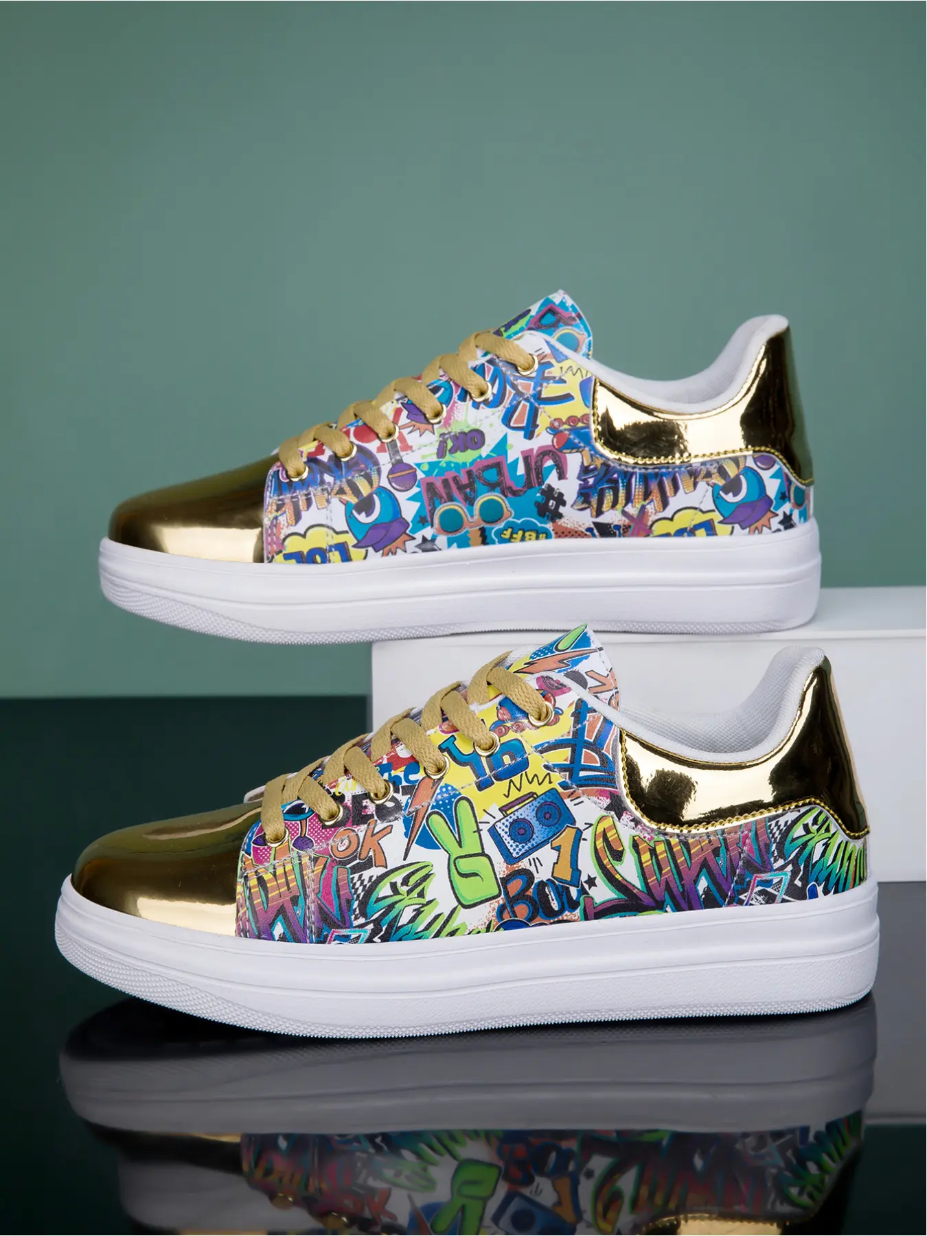 Men Golden Graffiti Platform Skate Shoes, Cool Street Style Metallic Upper Cartoon Graffiti Eye-catching Thick Sole For Daily Commute Trendy Outfits