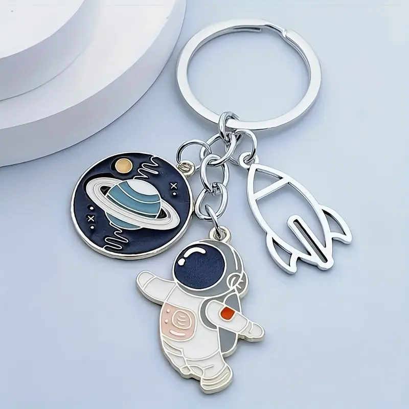 A Set of 1 Astronaut And Rocket Keychain, Zinc Alloy Space-Themed Keychain, Featuring Planet And Astronaut Pendants, Perfect for Astronomy Enthusiasts, Bag Charm