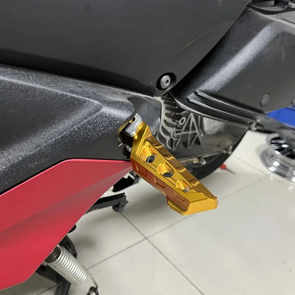 2pcs Aluminum Alloy Rear Footrest For Yamaha NMAX155/XMAX300/NVX155/AEROX155 Motorcycle Modification Anti-Slip Spinning Passenger Footpeg Accessory