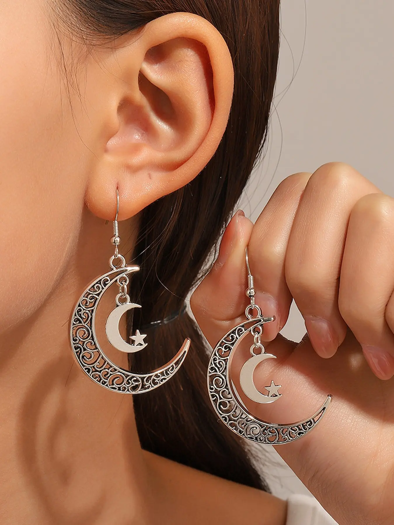 Hypoallergenic Alloy Crescent Moon Tassel Earrings - Long Bohemian Dangle Earrings, Minimalist Handmade Jewelry, Elegant Vacation Style Accessory, Perfect Gift for Women.
