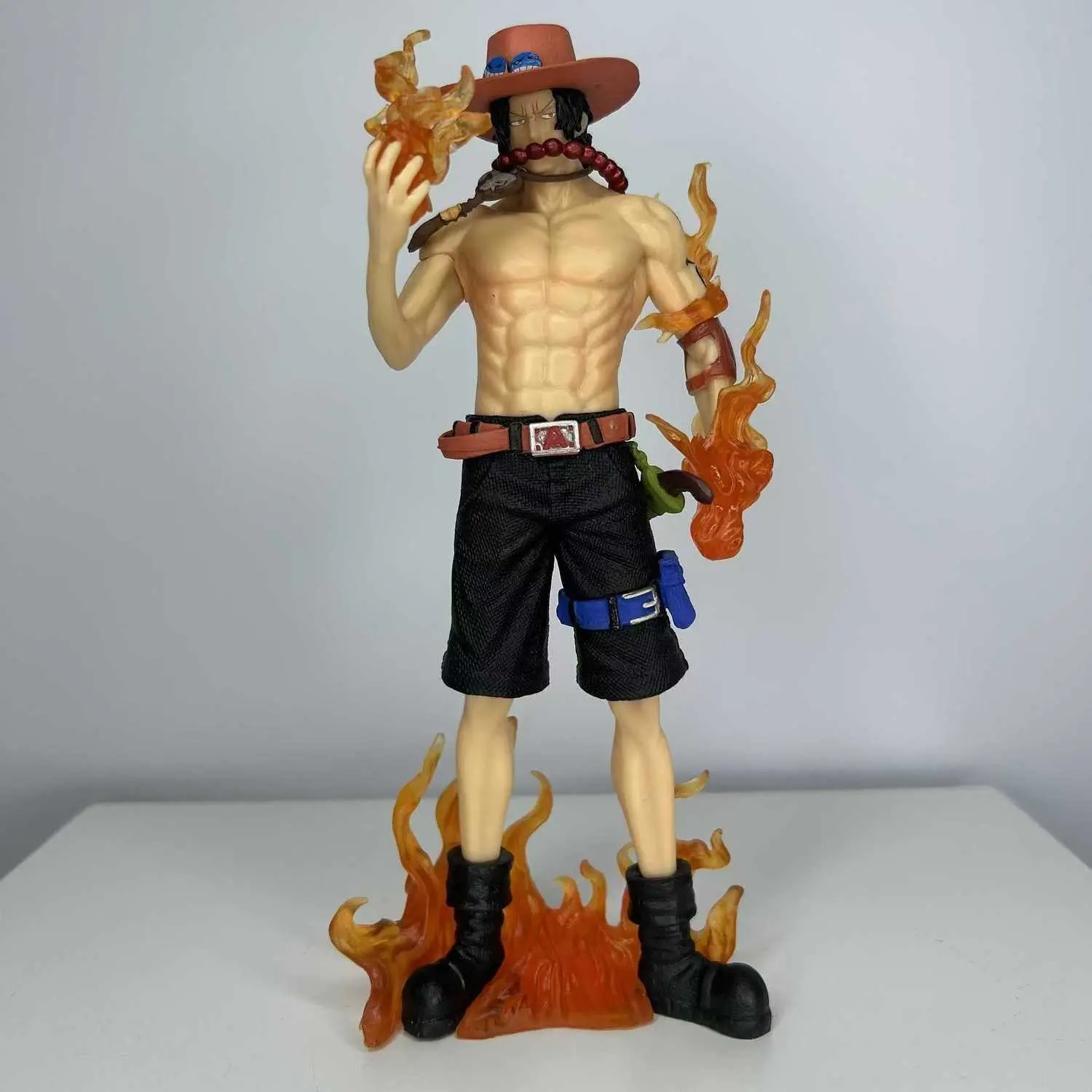 One Piece Esdeath Action Figure, PVC Figure, 20cm Tall, Full Body Muscle Design, Transparent Flame Effect, Anime Model, Anime Collectible Figure, Desktop Decor Figures, Desktop Decoration Gift