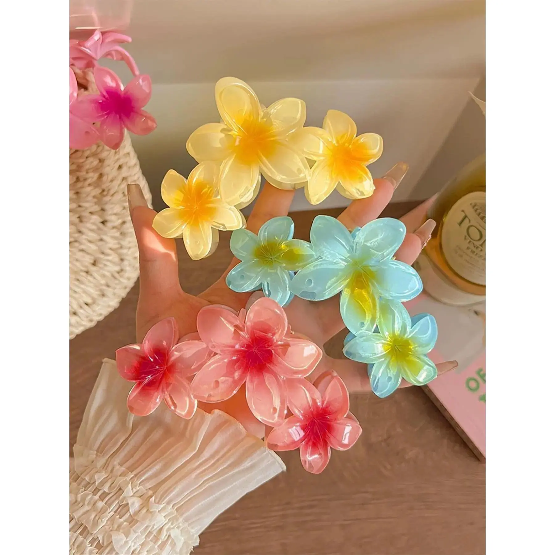 3-Pack Flower Hair Claw Clips – Cute Floral Hair Accessories for Women & Girls, Trendy Minimalist Flower Hair Claws for Thick Hair, Strong Grip Hair Clips Set for Daily Wear, Party Styling & Outfit Decoration