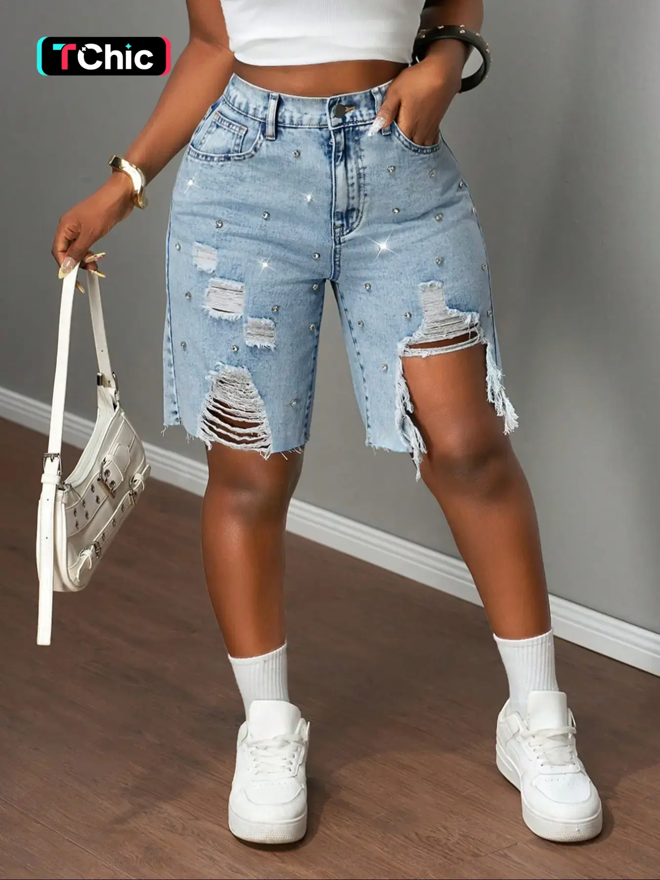 Women's New Fashion Light Wash Denim Shorts, Casual Fitted Rhinestone Decor Button Fly Jorts, Multiple Colors Available, Ripped Design, Trendy Women's Washed Shorts, Fashion Pocket Shorts, Casual Fashionable Shorts