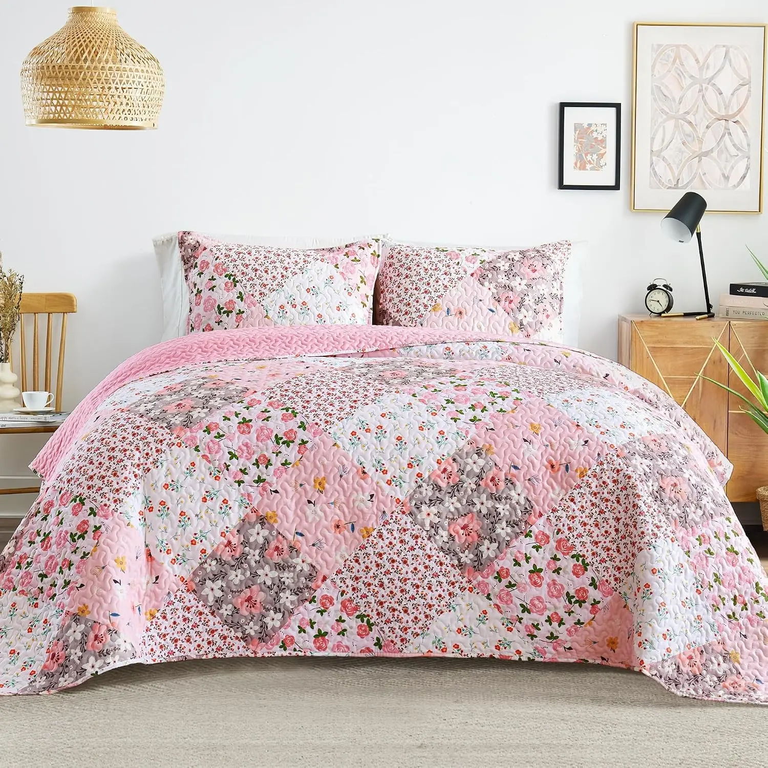 Patchwork Quilt King Size, Extra Soft Boho Floral Bedspreads for Bed Reversible Lightweight King Quilt Bedding Set Printed Coverlets with 2 Pillow Shams for All Seasons, Pink