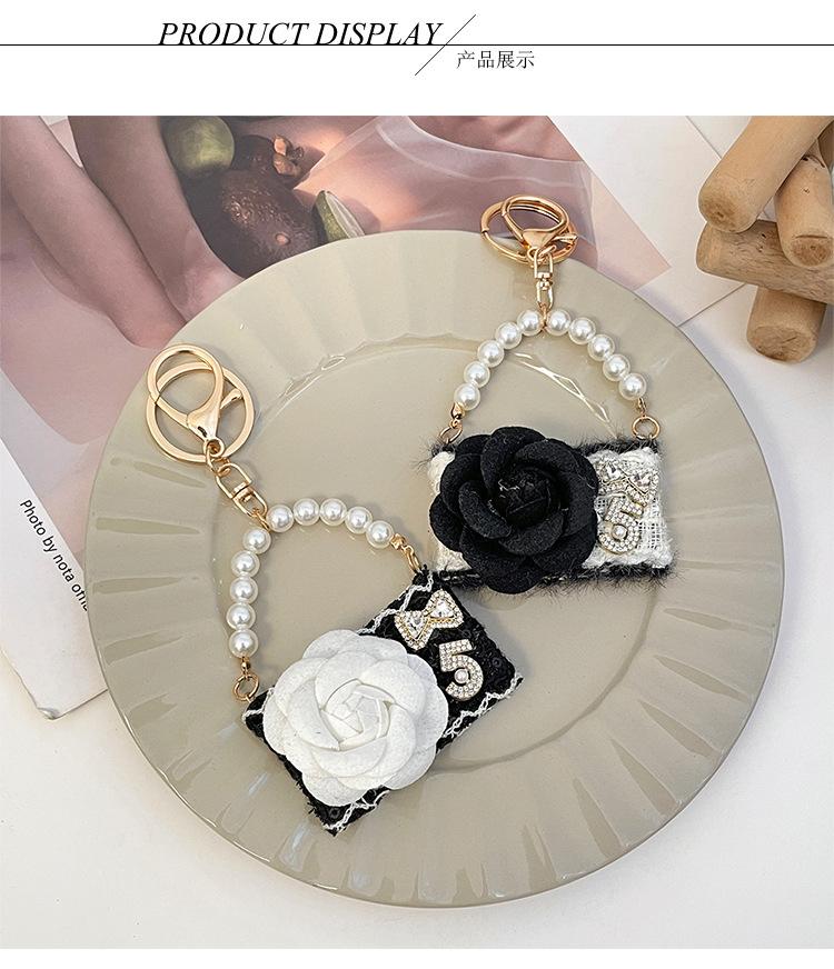 Fashion Camellia Flower Bag Charm Keychain for Women, Cute Handbag Pendant Key Ring, Elegant Purse Accessory for Car Keys, Backpack Decoration, Daily Use and Gift