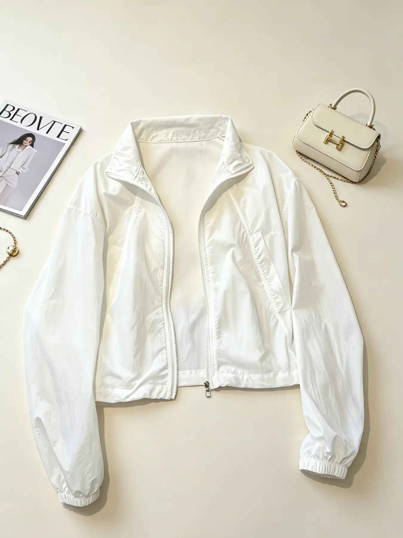 A women's fashionable pure white stand up collar zipper Long Sleeve jacket, with lightweight and slightly wrinkled sleeves and side pockets, suitable for commuting, outdoor play, indoor and outdoor wear