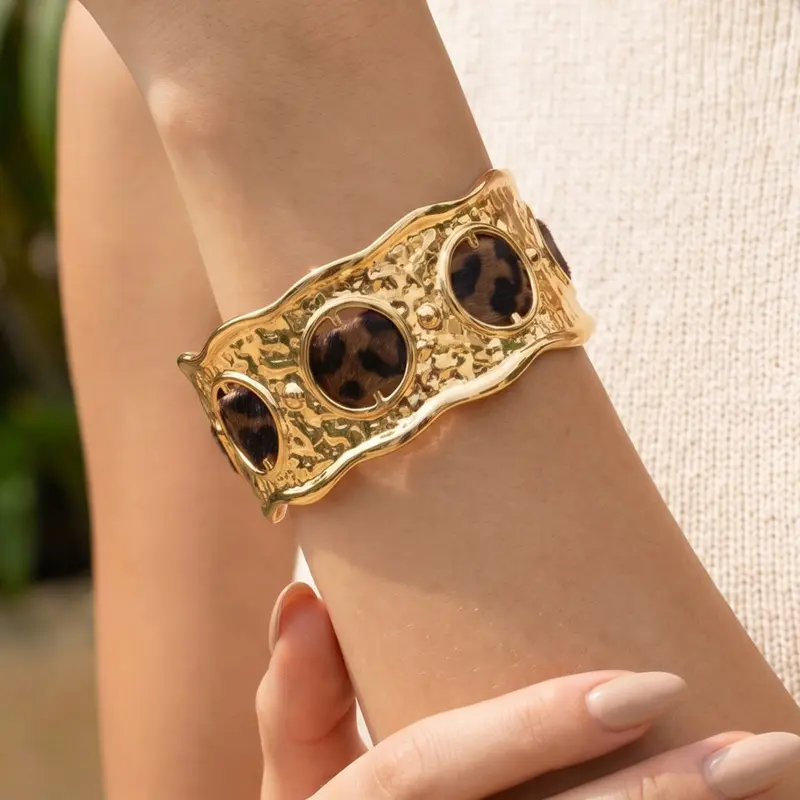 Women's Adjustable Open Cuff Bracelet - Geometric Fold Artificial Leather-Wrapped Durable Steel Base Bangle, Women's Fashion Arm Candy Accessories, Casual Wear Classic Retro Textured Statement Costume Jewelry
