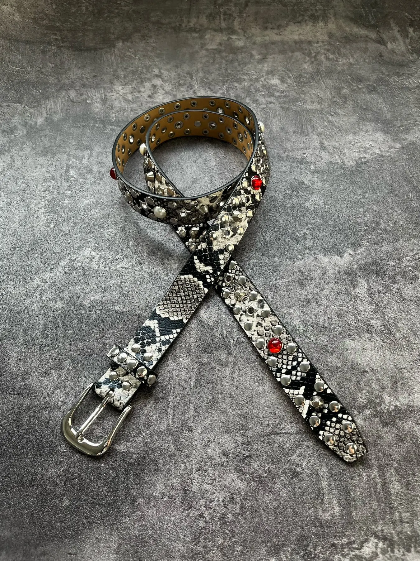 Women's or men's Unisex PU Street Retro Leather Belt with Western Cowboy Girl Design, Multifunctional Fashion Belt, Decorative Commuter Strap, Inspired by Rock-Style Retro Buckles, Y2K Punk Trend, Stylish Everyday Look, Suitable for Summer, School, Fall,