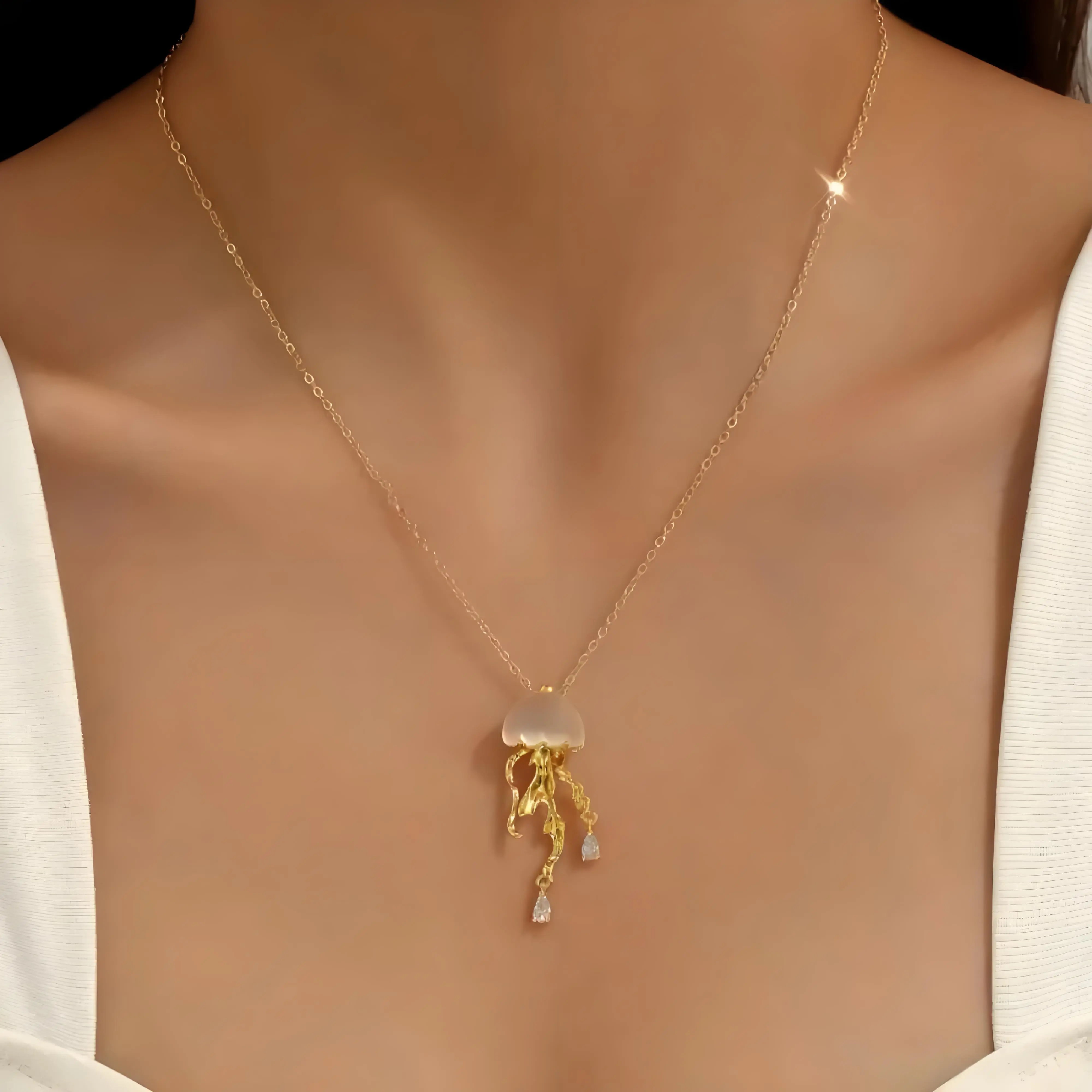 Women's Gold-Tone Rhinestone-Inlaid Jellyfish Shape Pendant Stainless Steel Necklace - Vintage Bohemian Fashion Jewelry for Daily Sports & Outdoor Protective Gear Accessories, Female Casual Wear, Boho Style Jewelry