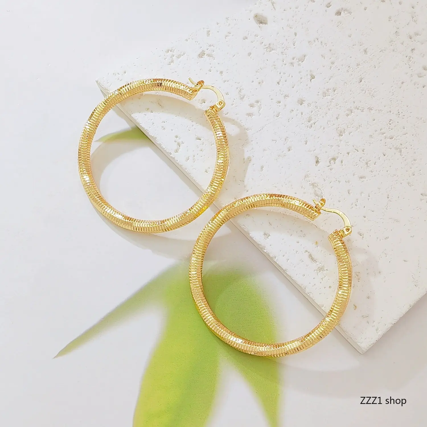 18K Gold Plated Hoop Earrings Textured Ribbed Wire Wrapped Large Circle Loop Ear rings for Women Stainless Steel Lightweight Huggie Jewelry Birthday Valentine Day Gift
