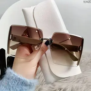 Colorful Retro Polarized Sunglasses for Women  Oversized European–American Style Frames with HD UV-Protection Lenses, Durable Fashion Design Perfect for Travel, Streetwear & Summer Outfits