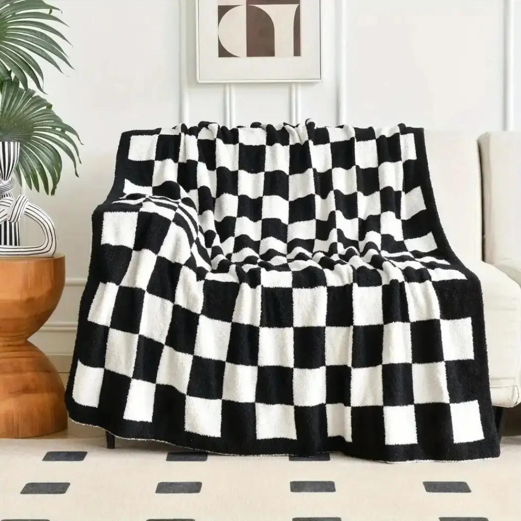 1-Piece Super Soft Modern Lightweight Thin Flannel Throw Blanket - Fluffy, Breathability, 2 Sided, Aesthetic Airplane Blanket, Black and White Design, Machine Washable, Durable, Suitable for Bedroom, Sofa, Ideal Halloween Gift, Fluffy Blankets, Breathabil