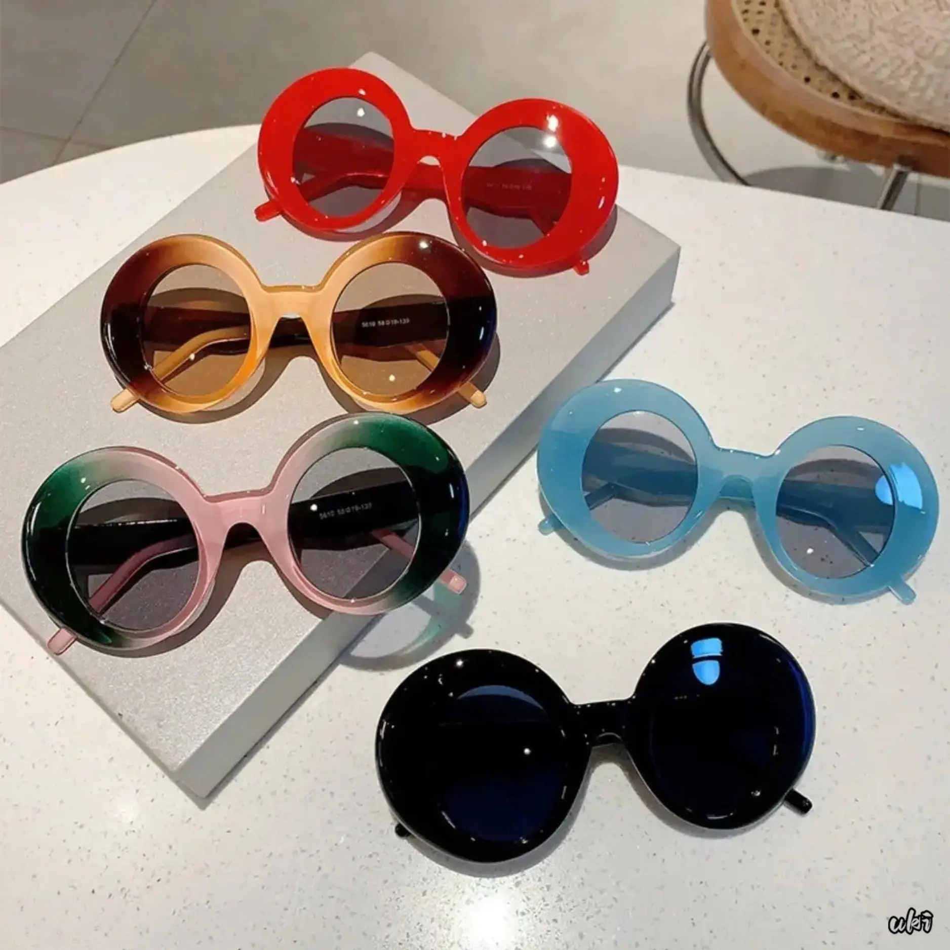 Women's Semi-Rimless Oversized Round Frame Glasses - UV Protection Sun Shielding Shades, Complementary Bag Accessory Charm/Twillie, Circle Shape