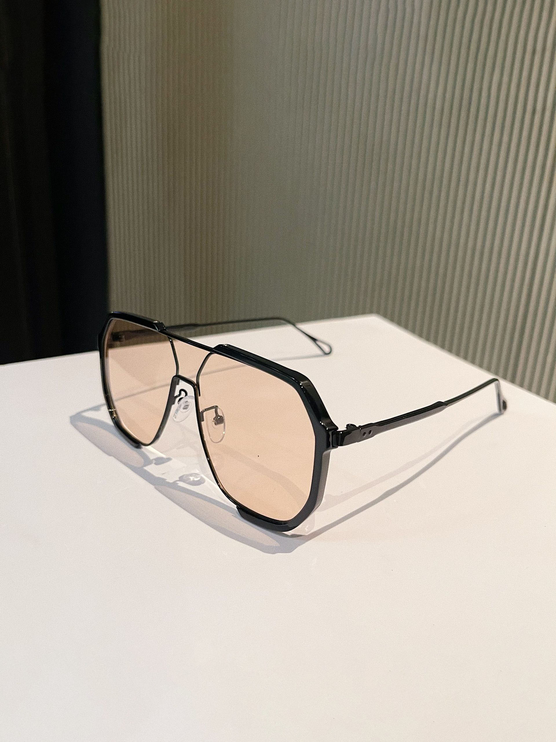 Women's Fashionable Frames, Trendy Casual  Cool Sunglasses for Everyday Use, Fashion Accessories for Outdoor Activities, Trendy Styling Sunglasses