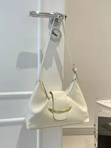 Elegant Monochrome Handbag for Office Commute, High-End Fashionable Crossbody Bag, Stylish and Sophisticated Shoulder Bag