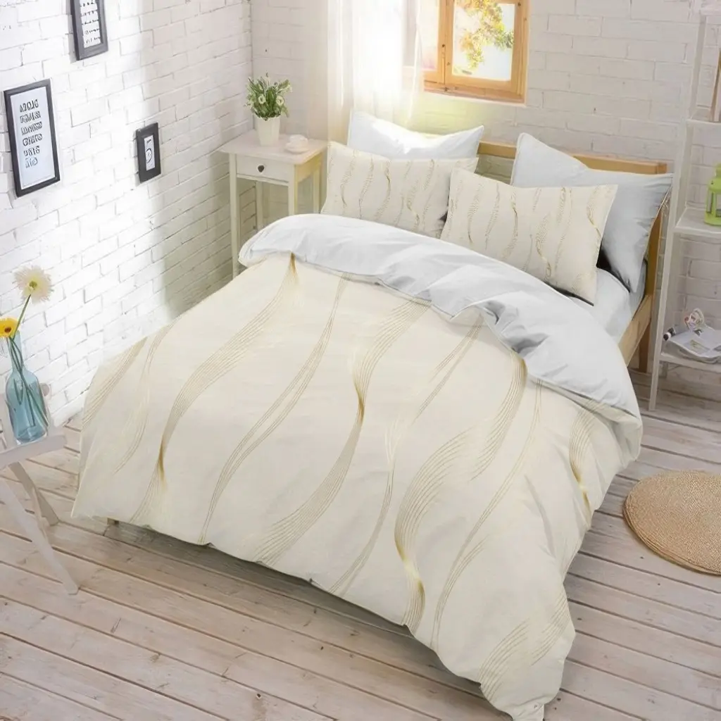 3Pcs Luxurious Gold Wavy Line Duvet Cover - Elegant Modern Abstract Pattern Bedding, Soft Microfiber Comforter with 2 Pillowcases (No Filler) Perfect for Bedroom Dormitory Home Decor, Queen/King Size Collection