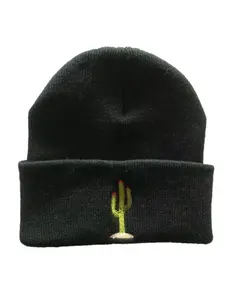 Embroidered knitted hat—cute, student-style, warm, and stylish; a trendy, unique pull-on beanie suitable for both men and women for outdoor wear.