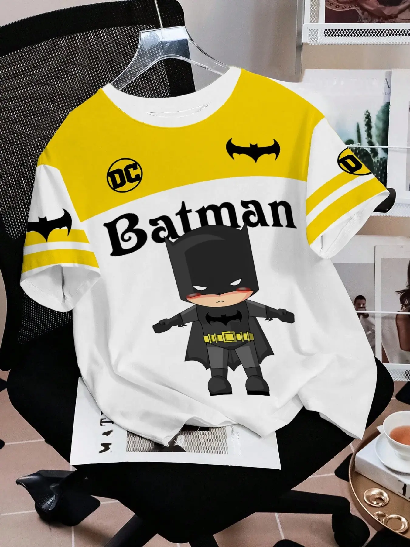 Men's Summer Warner Collaboration T-Shirt, Batman Print, Casual Loose-Fit, Long Sleeve, All-Over Print, Unlined, Ideal for Daily Wear