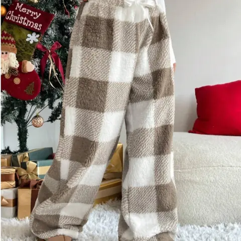Winter New Vintage Plaid Heart Elastic Straight Loose Thick Warm Casual Pants, Comfortable and Stylish for Cold Weather Wear