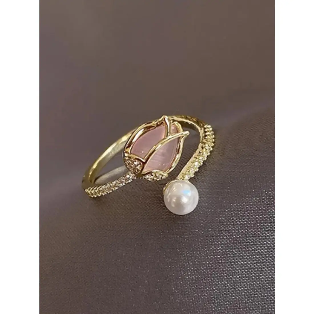 Elegant Tulip Pearl Statement Ring for Women, Fashion Flower Bud Design Finger Ring, Trendy Unique Floral Jewelry, Minimalist Daily Wear Accessory, Cute Party Gift, Travel & Vacation Souvenir Ring