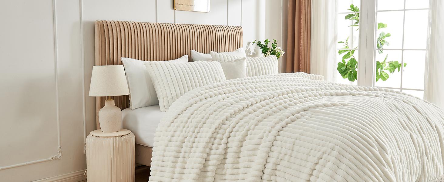 Faux Fur King Size Comforter Set 3 Pieces – Soft White Comforter Full Size, Vertical Striped Faux Fur Fuzzy Warm Bedding Set(1 Comforter and 2 Pillowcases)