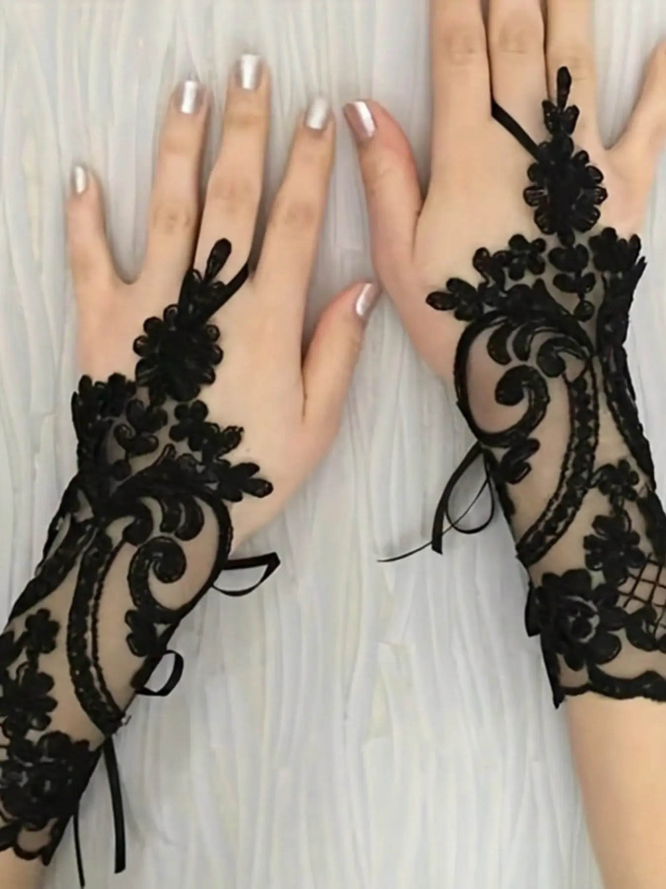 Elegant Lace Fingerless Gloves, Soft & Skin-Friendly, Delicate Floral Pattern, Stretchy Polyester, Ideal for Weddings, Parties, Festivals, Camping