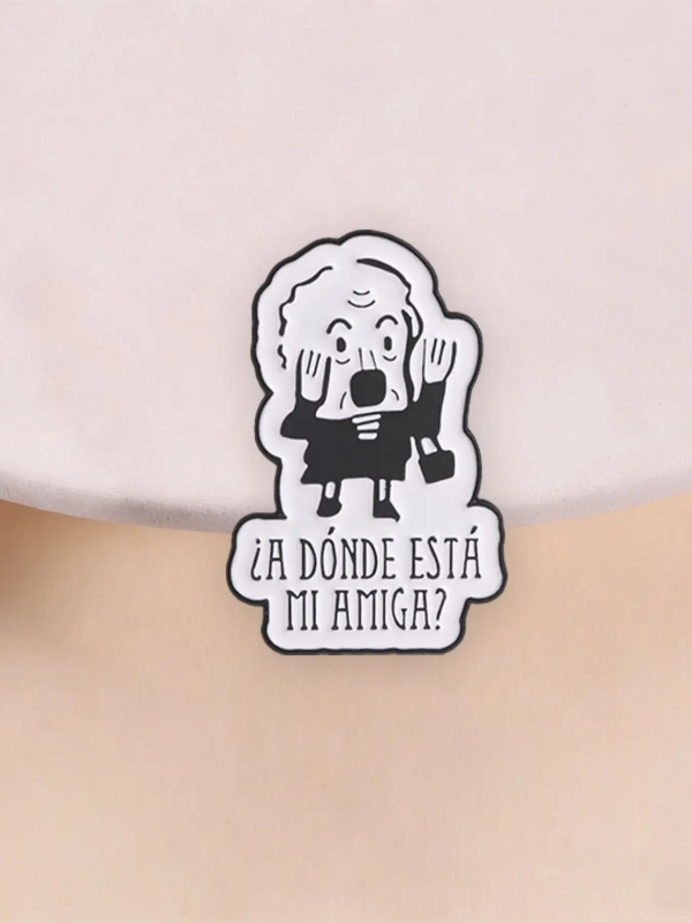 Waiting for the Hearse Argentine Cult Film Enamel Pin Panic Old Lady Mamá Cora Spanish Quote Alloy Brooch Lapel Backpack Clothing Decor Badge Fashion Jewelry Accessories Gift for Friends