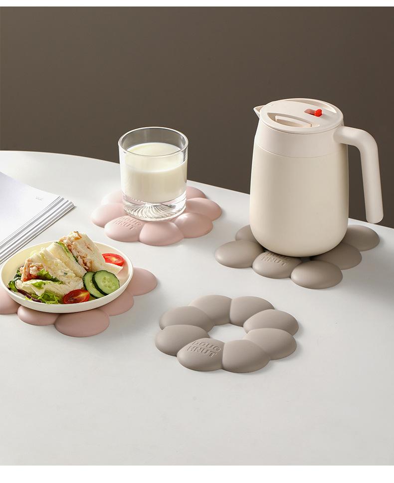 FaSoLa silicone heat-resistant mat, high-temperature resistant and anti-scalding, kitchen pot mat, coaster, thickened and foldable dining table tableware mat