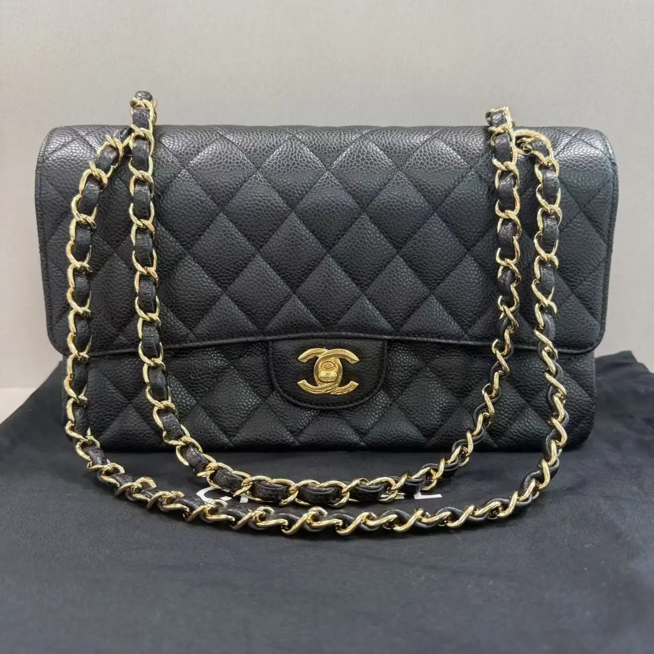 Pre-owned Chanel Classic Flap Black Crossbody Bag HYY01 26.07.24