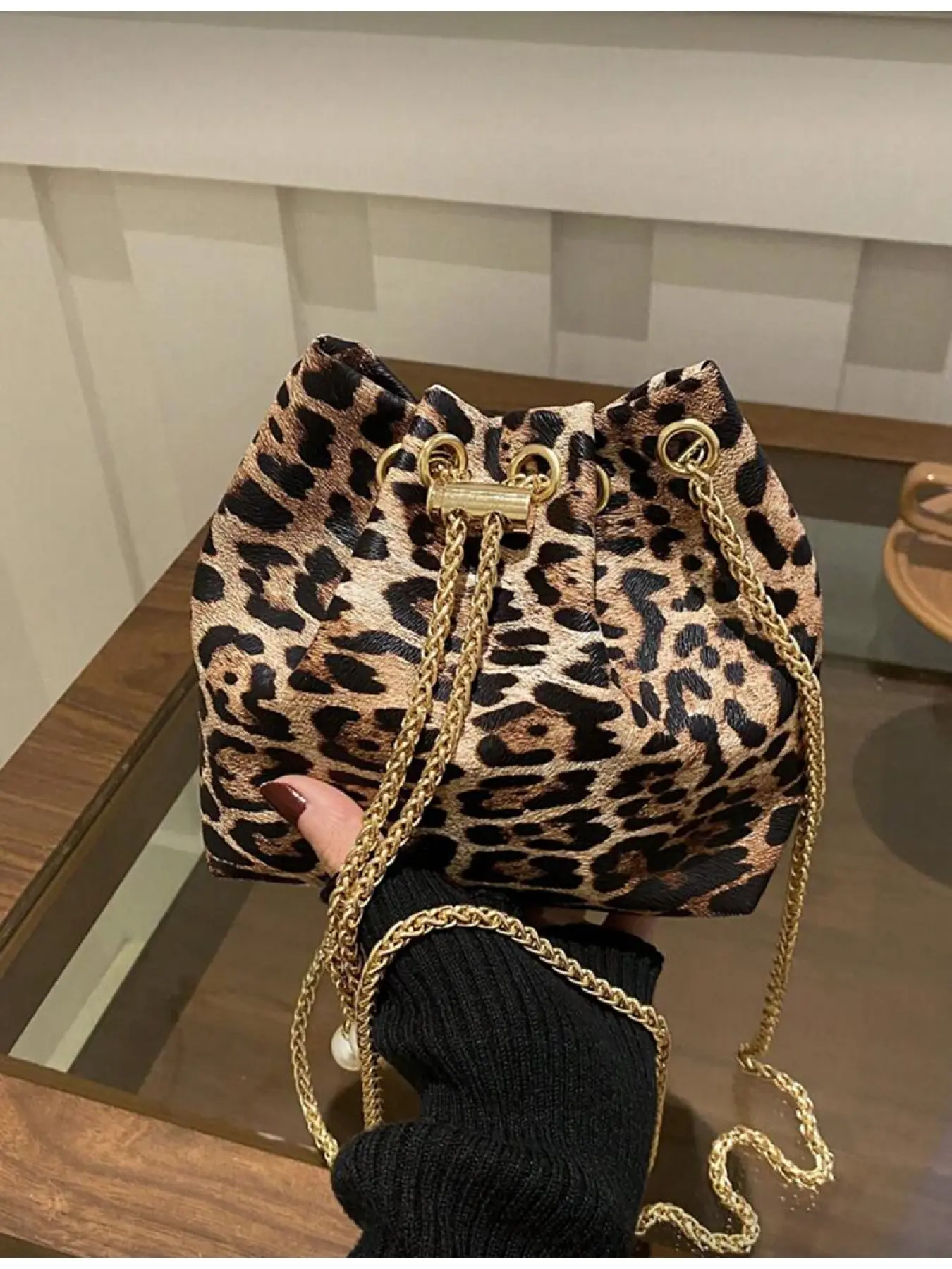Leopard Print Khaki Shoulder Bag with Metal Chain for Women, High-end Exquisite Unique Boho Design, Versatile Animal Print Crossbody Bag, Autumn Winter Fashion Tiger Pattern Wallet, Fashionable Purse, New 2024 Beach Handbag, Boho Crossbody Bags