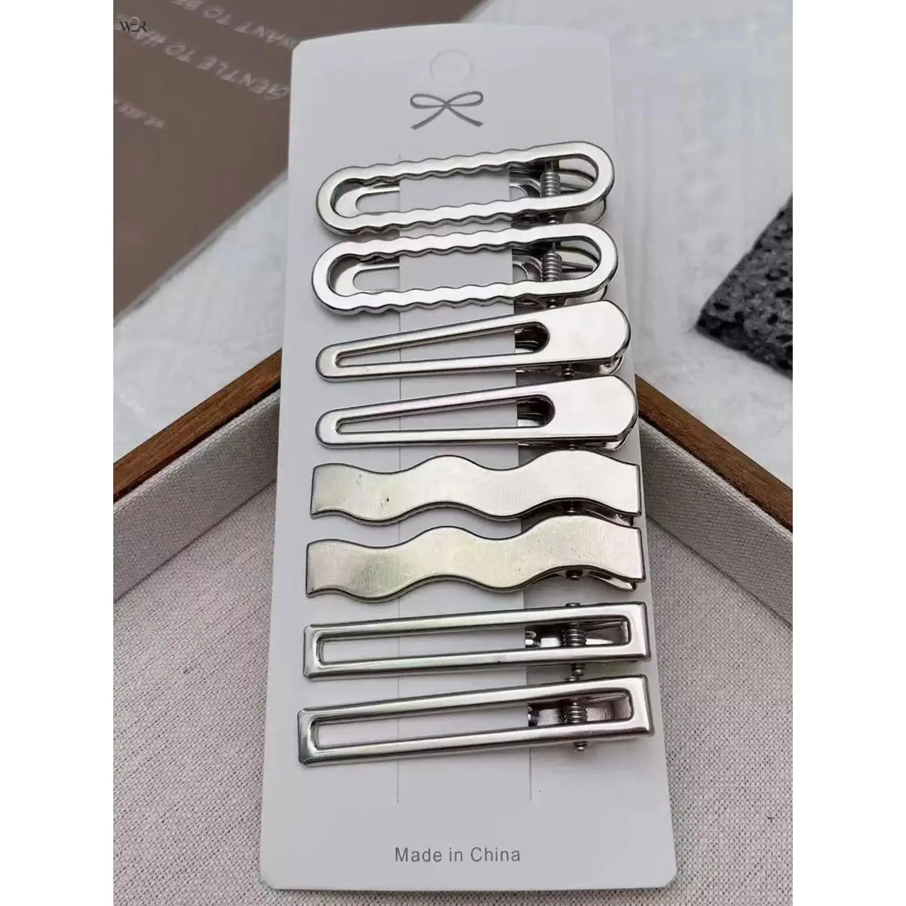 8Pcs Silver Metal Hair Clips Set, Minimalist Hollow Wavy Rectangle Triangle Alligator Barrettes, Non Slip Side Bang Hair Pins for Women Girls Daily Hair Styling Accessories