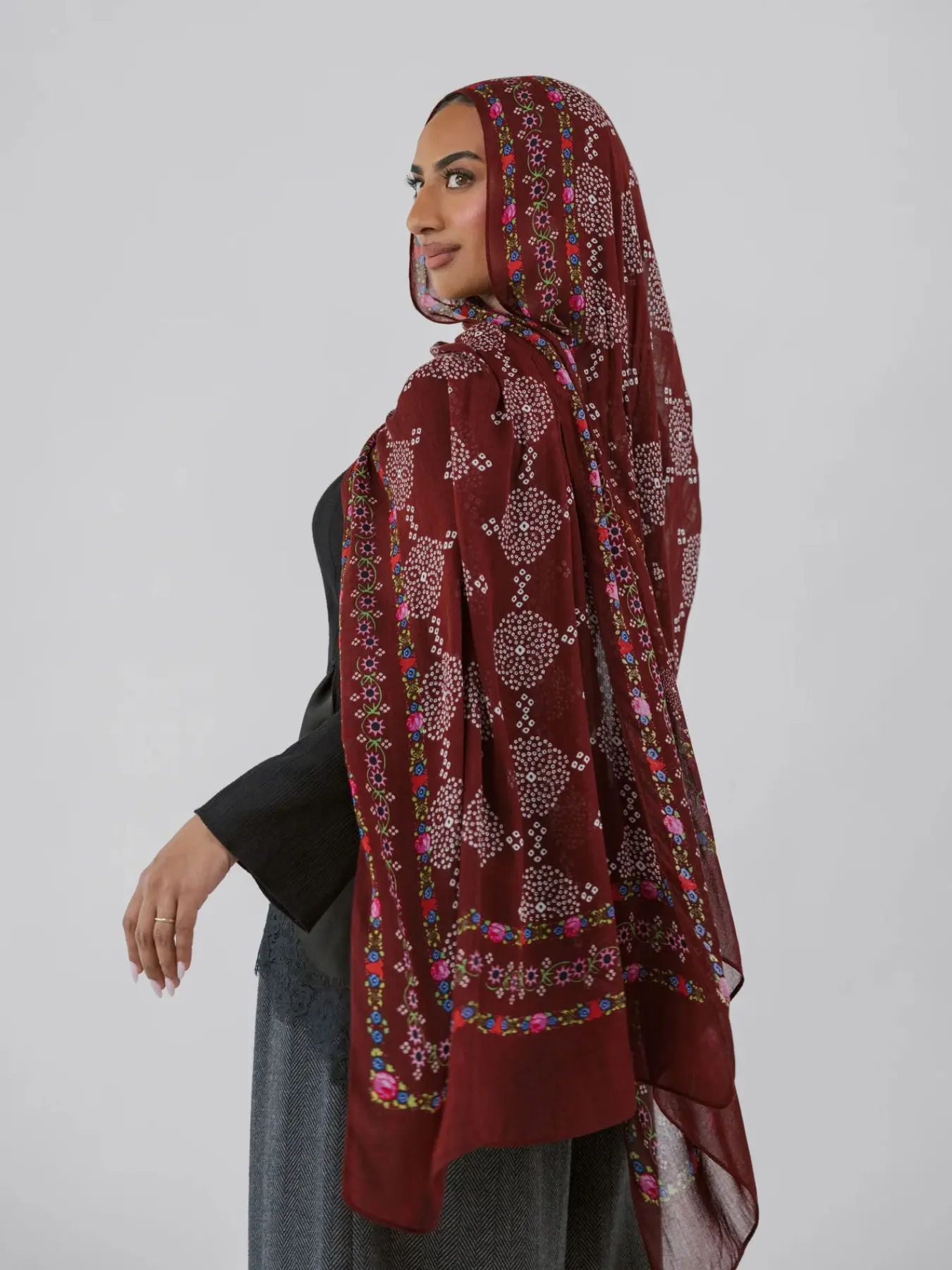 Vintage Wine Ethnic Floral Print Chiffon Headscarf, Lightweight Breathable Long Cover-Up Scarf, Versatile Outerwear Hijab