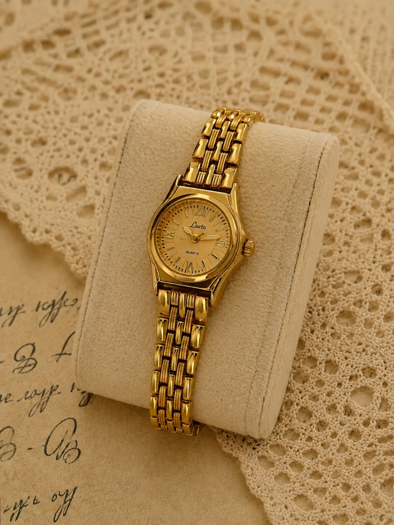 1 gold fashion, Elegant Quartz Analog Watch, compactness of ladies quartz watch chain strap, gold round shell, dial and line scale, simple niche design, daily wear decoration and holiday gift, Elegant Wristwatch