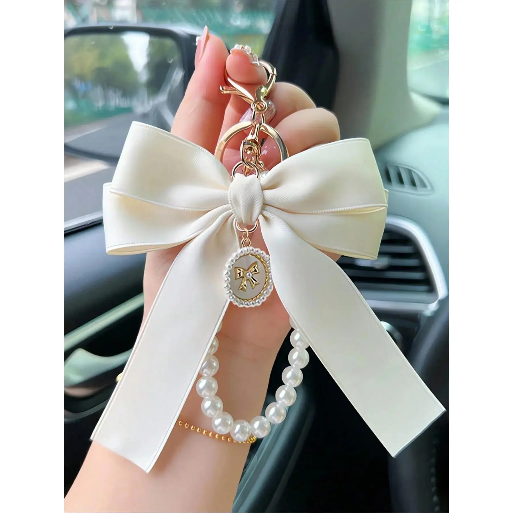Bow Pearl Bow Bag Charm Keychain for Women, Cute Y2K Fashion Faux Pearl Bracelet Keyring, Stylish Bag Pendant Accessory, Trendy Aesthetic Handbag Decoration for Daily Use, Travel, Gift & Outfit Styling, Compatible with handbags, backpacks & cute streetwea