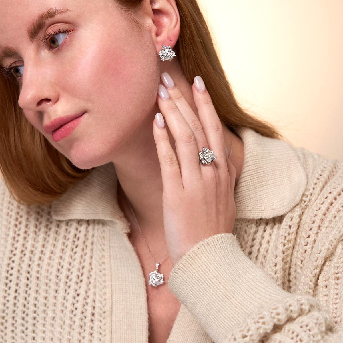 【745】QUEENSDAY Blossom Elegance Synthetic Moissanite Jewelry Set – Elegant and Radiant Choice for Engagement, Wedding, or Special Events 【745】QUEENSDAY Blossom Elegance Synthetic Moissanite Jewelry Set – Elegant and Radiant Choice for Engagement, Wedding, or Special Events