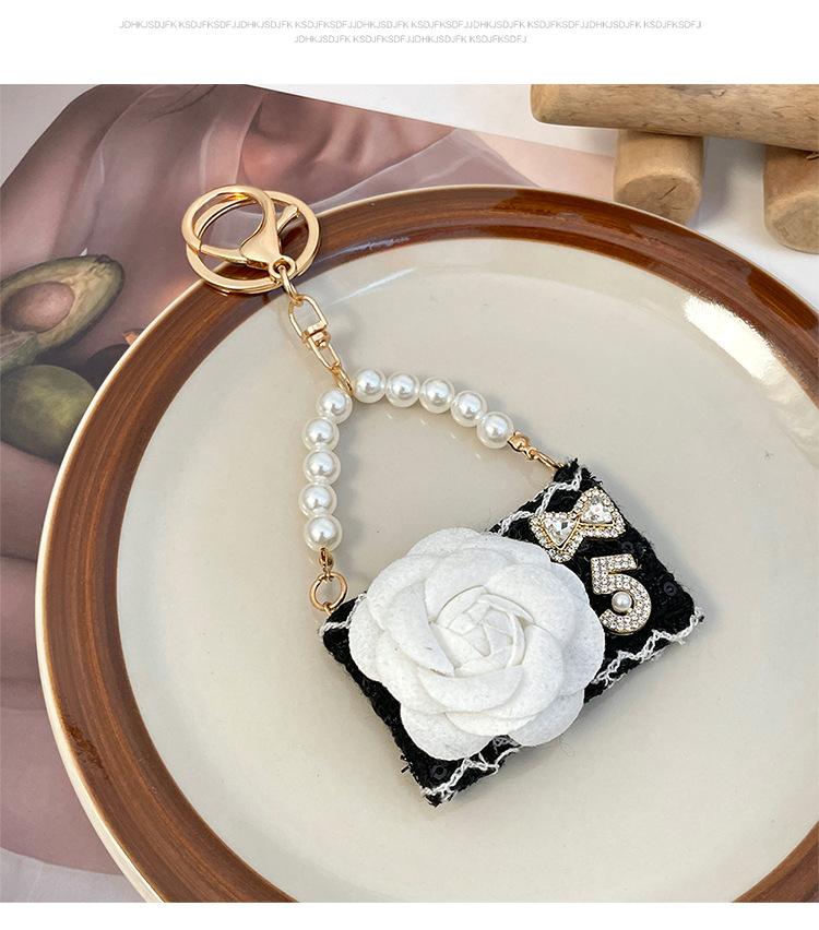 Fashion Camellia Flower Bag Charm Keychain for Women, Cute Handbag Pendant Key Ring, Elegant Purse Accessory for Car Keys, Backpack Decoration, Daily Use and Gift