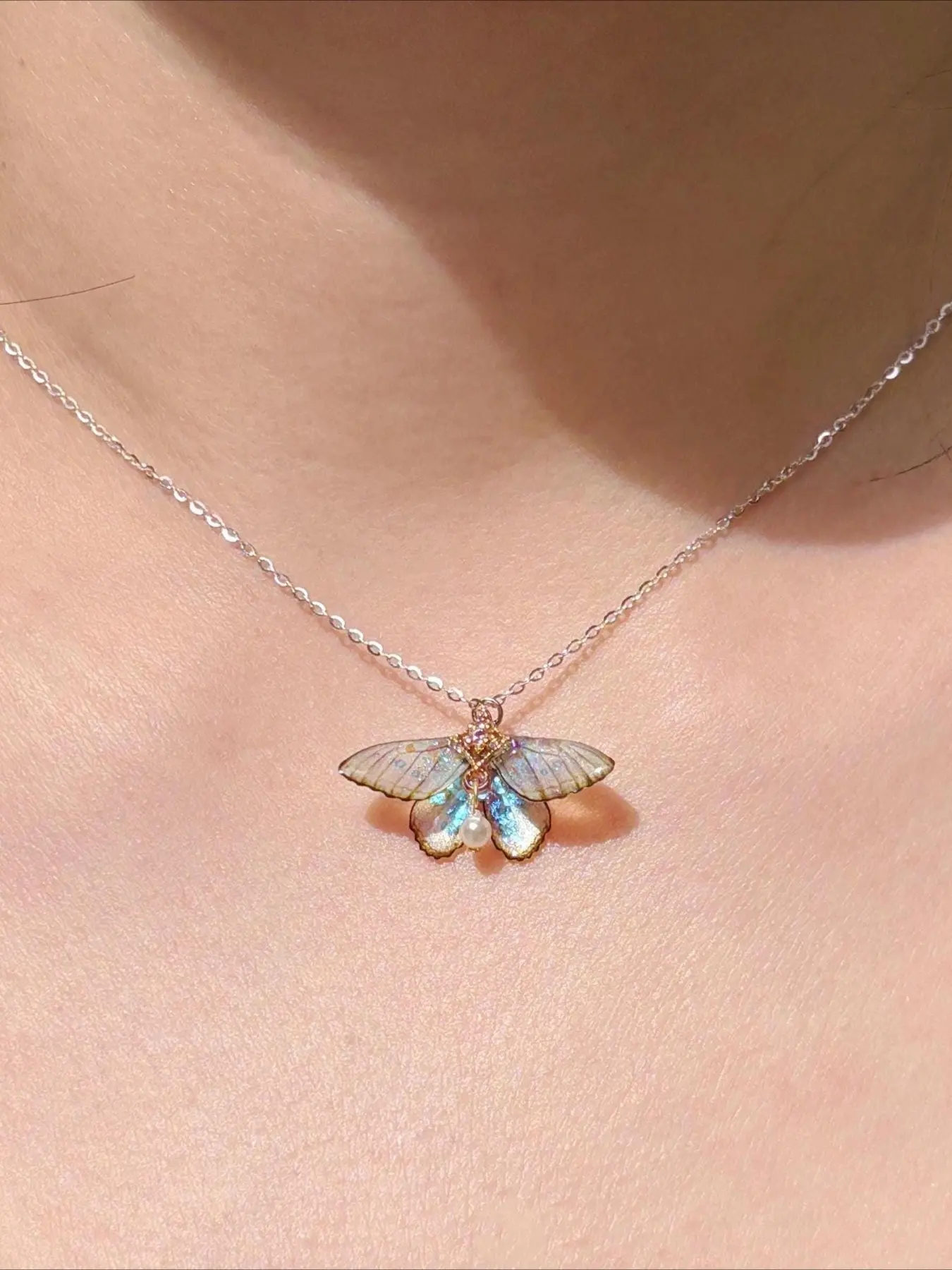 Cute Transparent Butterfly Daily Wear Necklace for Women, Copper Pendant Necklace, Dainty Silvery Chain Moth Pendant with Faux Pearl, Fairycore Aesthetic Jewelry Gift, Dainty Layering Jewelry