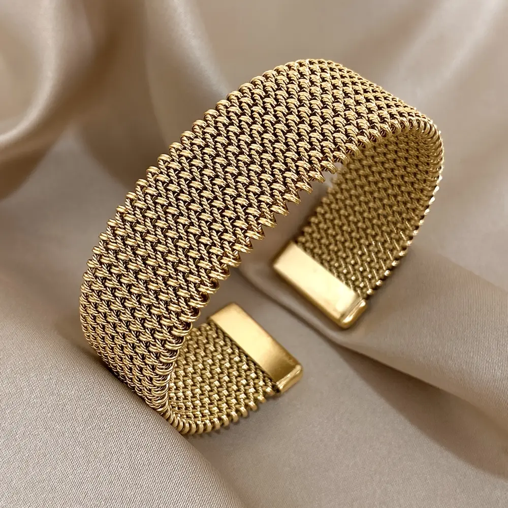 Fashionable New Braided Bangle 18K Gold Plated 304 Stainless Steel Metal Bangle Versatile Accessory for Daily and Party Occasions