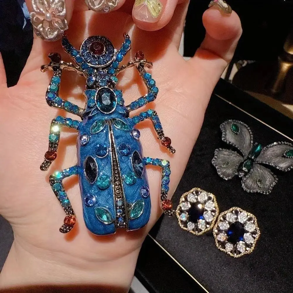 SKEDS Women Full Crystal Exquisite Beetle Brooch Badges Fashion Luxury High-end Elegant Lady Insect Pin Accessories