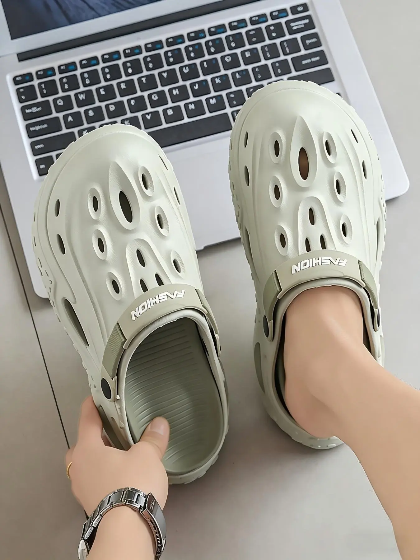 2026 Men's New Summer Waterproof Clogs, Lightweight Soft Elastic, Anti-slip for Wet Rainy Roads, Outdoor Casual Sandals