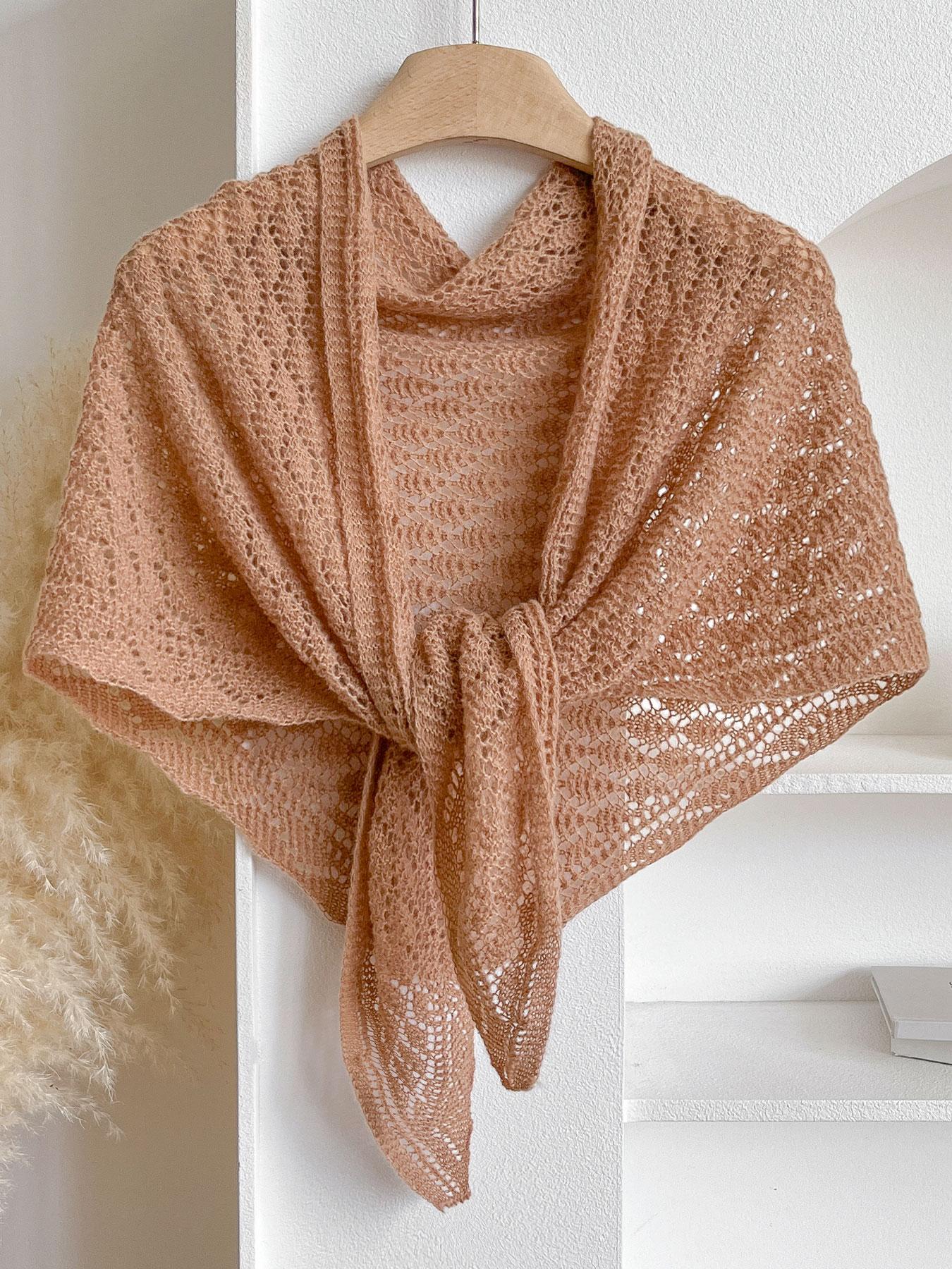 Elegant Women's Plain Triangle Shawl, Soft Comfortable Fashion Accessory, All-Season Wear, Versatile Daily Use, Stylish Casual Wrap