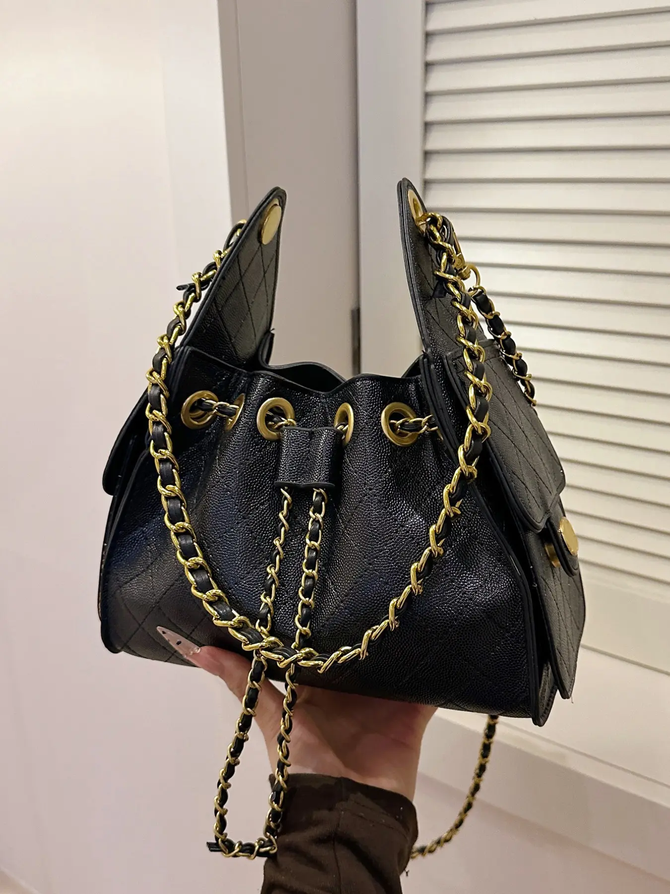 2026 New Rhombus Chain Bucket Bag, Single Shoulder Crossbody, High-End Women's Handbag, Fashionable Solid Pattern, All Seasons