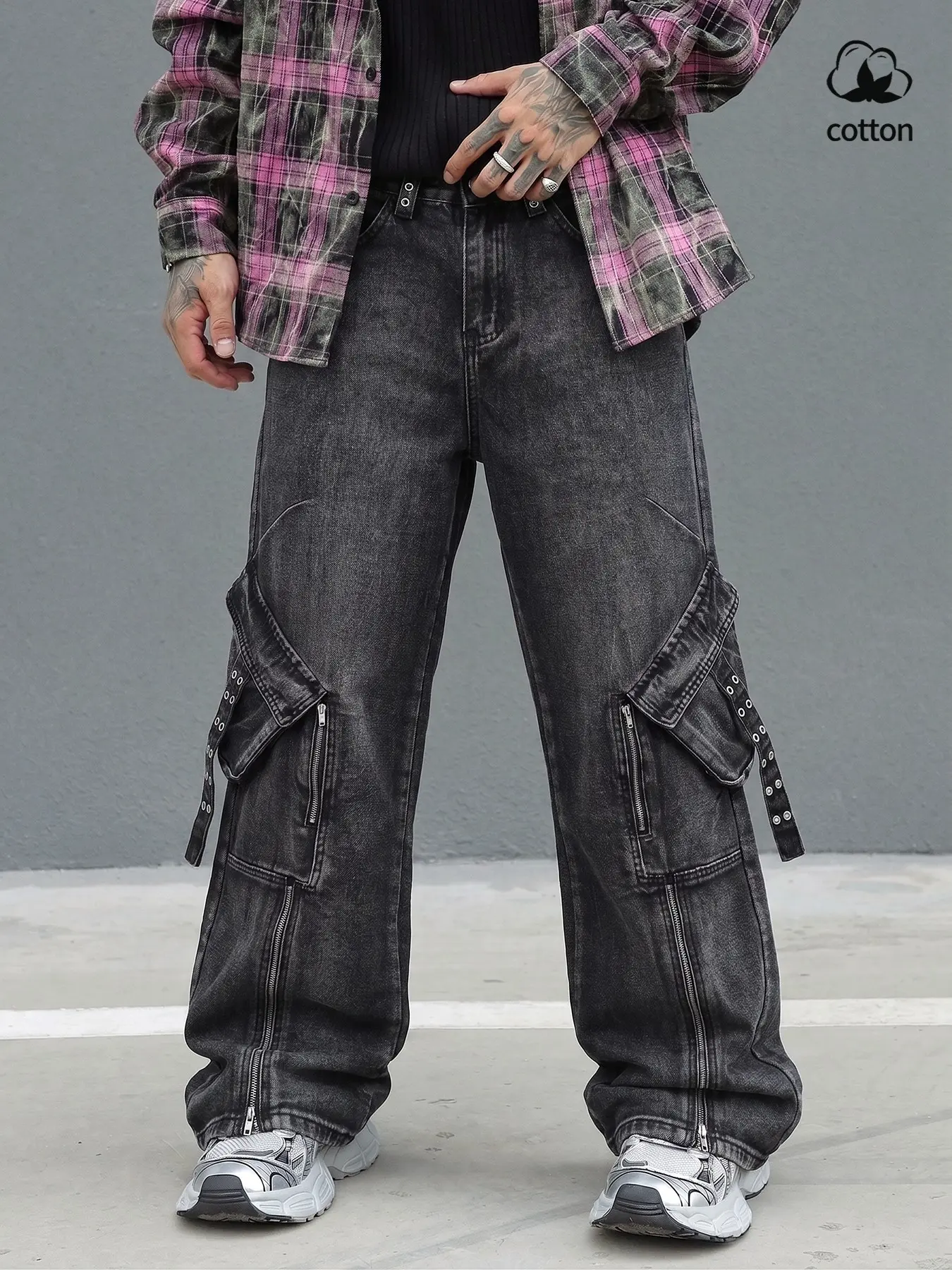 Y2K Retro Distressed Functional Workwear Flared Baggy Wide Leg Pants Men's Multi-Pocket Denim Work Pants, American Vintage Streetwear Washed Design, Mid, Loose Fit Flared Leg, Emo Style #Men'sStreetFashion #WorkwearJeans