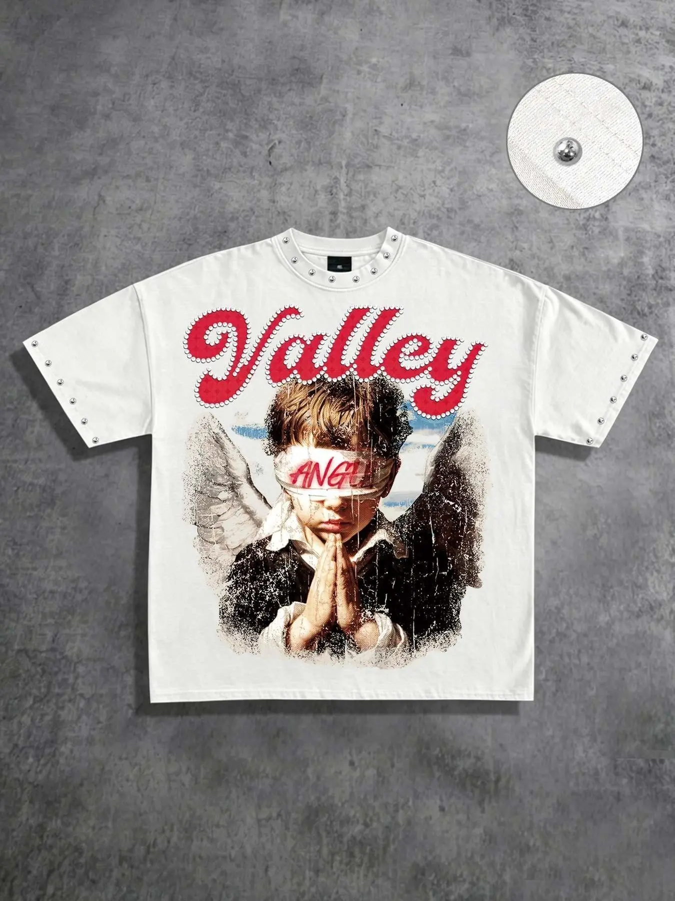 Valley Red Diamond Lettering Blindfolded Praying Angel Child Print Short-Sleeve T-Shirt, Distressed and Worn Feather Wings, Metal Rivets on Collar and Cuffs, Men's Loose Crew Neck Casual Top, Unisex Style, Everyday Street Fashion Trendy Outfit