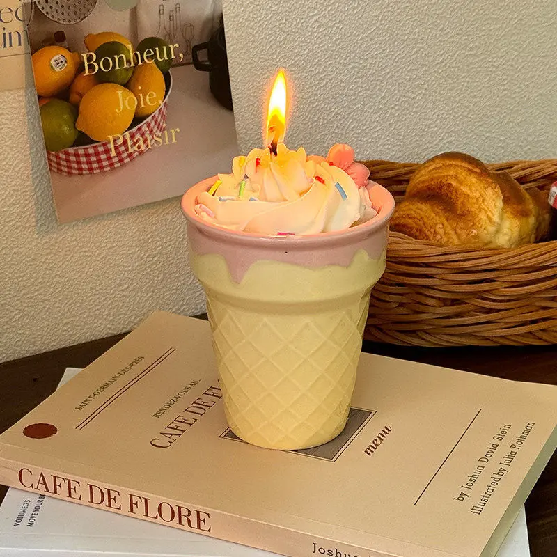 Cute Ice Cream Shaped Scented Soy Candle, Long Lasting Fragrance Aromatherapy Candle, Creative Dessert Candle Desktop Home Decor Ornament, Premium Gift Box Packaging, Ideal Birthday Gift for Women, Best Friend Bridesmaid Wedding Party Favor Perfume sohoch