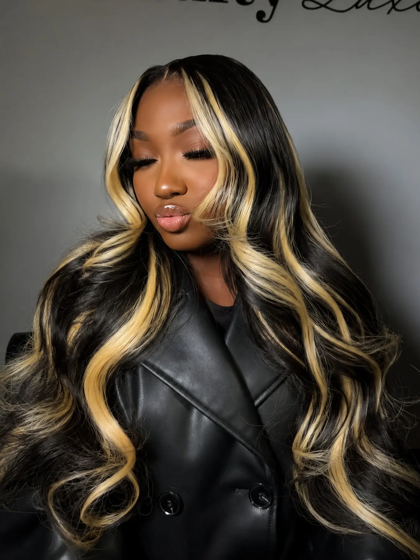 26 Inch Black and Blonde Highlights Body Wave Lace Front Wig Heat Resistant Synthetic Hair Glueless Natural Hairline for Daily & Party Wear No Glue Wig