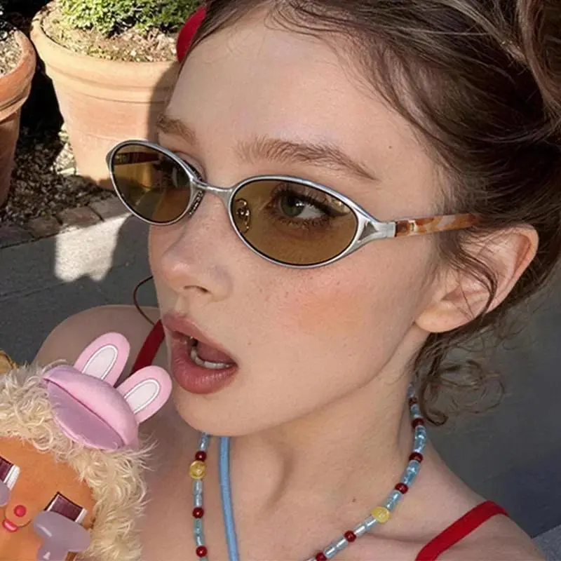 Trendy Slim Oval Sunglasses for Women, Old Money Aesthetic Minimalist Narrow Frame Shades, UV400 Protection Street Style Photo Props Daily Outfit Eyewear