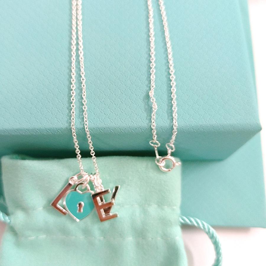 It goes with everything and suits everyone! Heart-shaped clavicle chain with love letter pendant, a fashionable necklace for women.