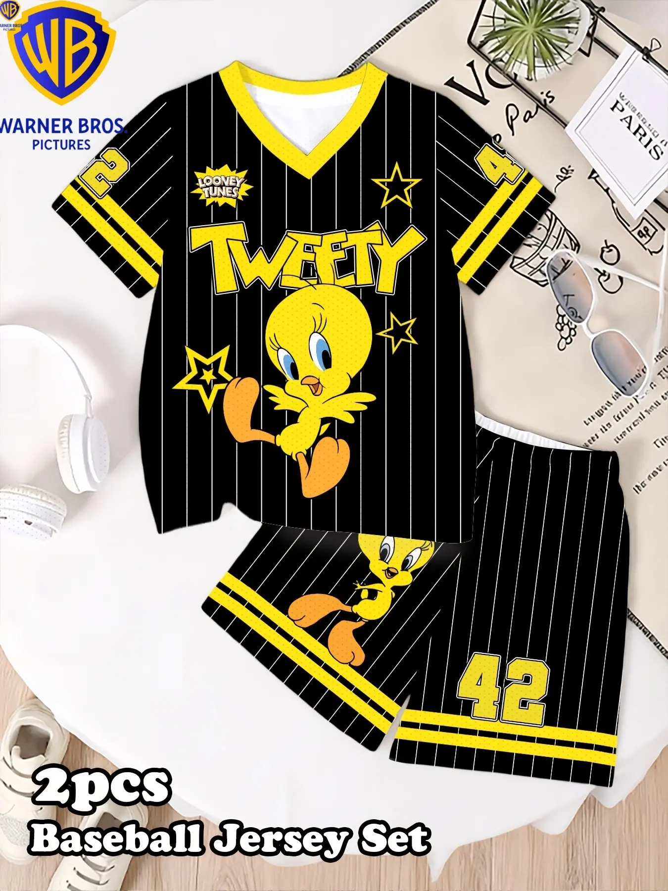 Warner Bros Girls' Tweety Short-Sleeved T-Shirt and Shorts Set, Casual Loose-Fit, V-Neck, Breathable, Ideal for Sports and Daily Wear
