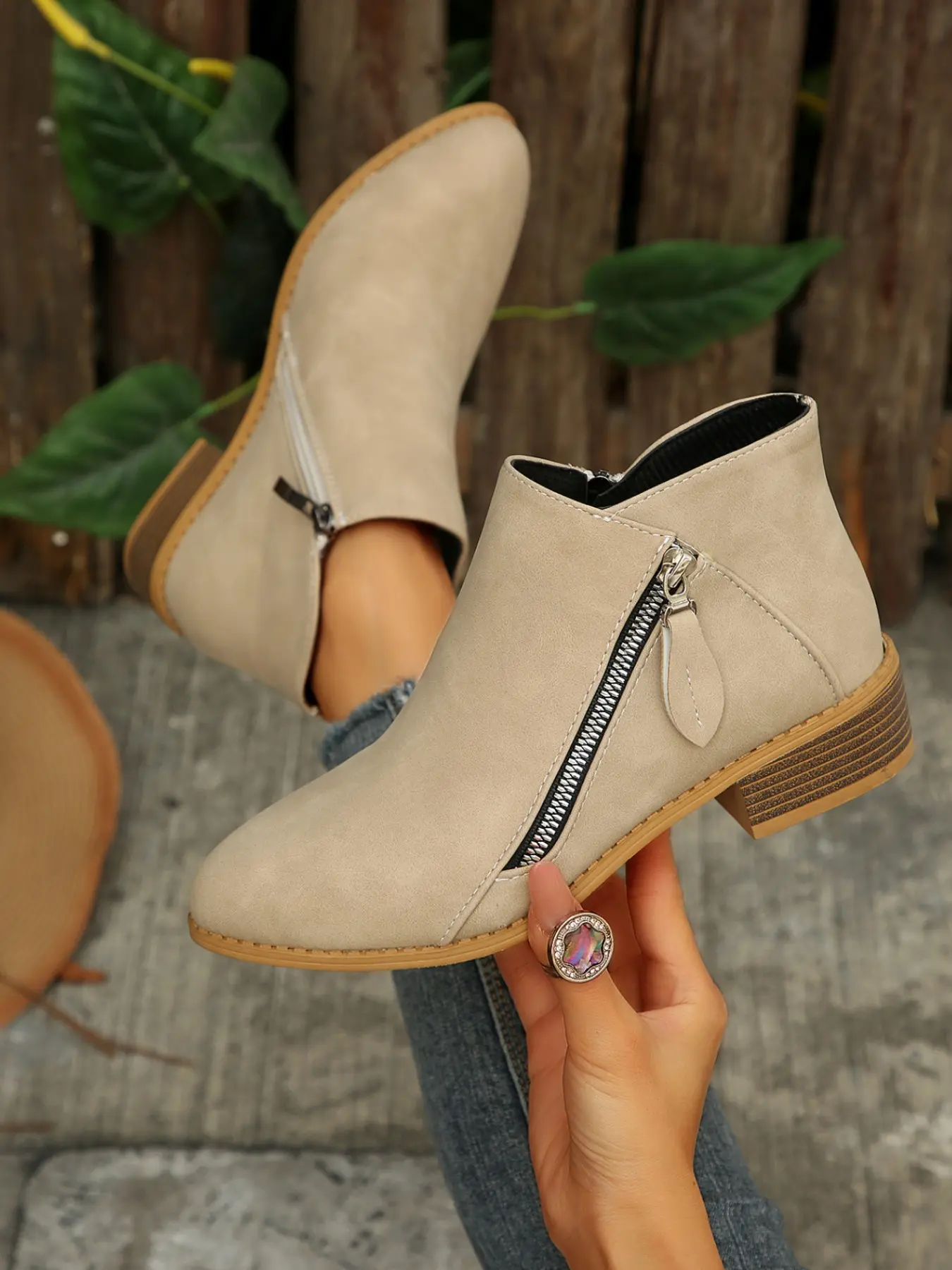 New Arrival High Heel Short Boots for Women, Fashionable Pointed Toe Slip-On, Chunky Heel, Snake Print Glossy Ankle Boot, All Seasons
